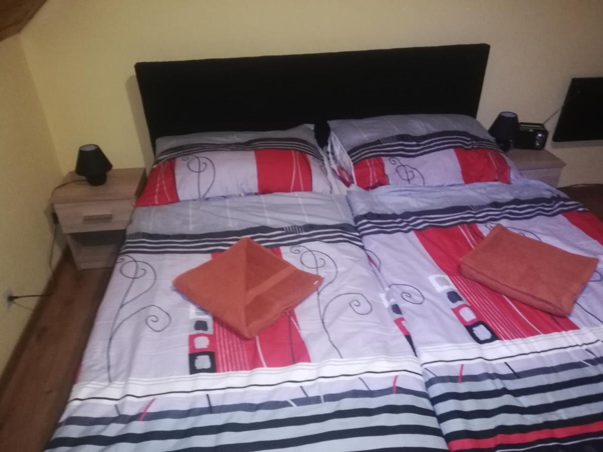Appartamento privát femamki Licartovce Esterno foto