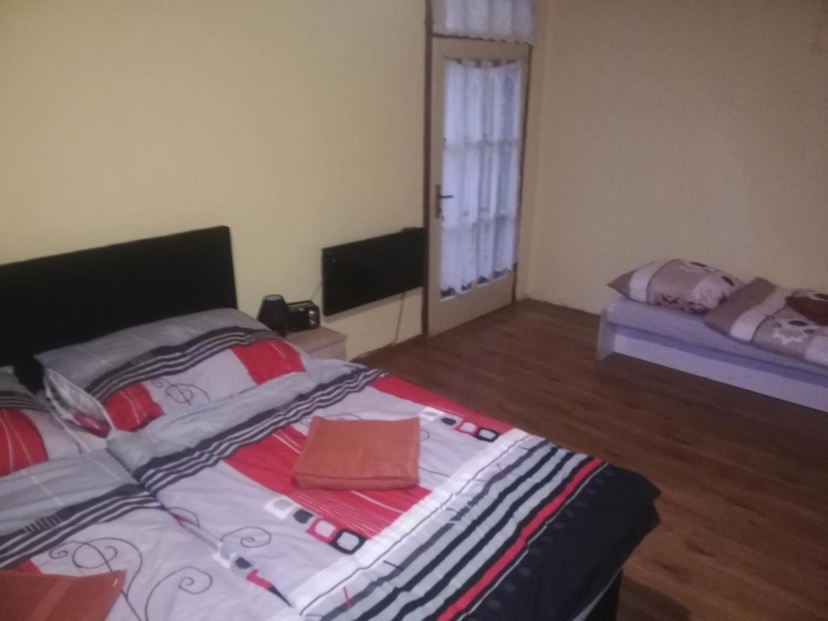 Appartamento privát femamki Licartovce Esterno foto